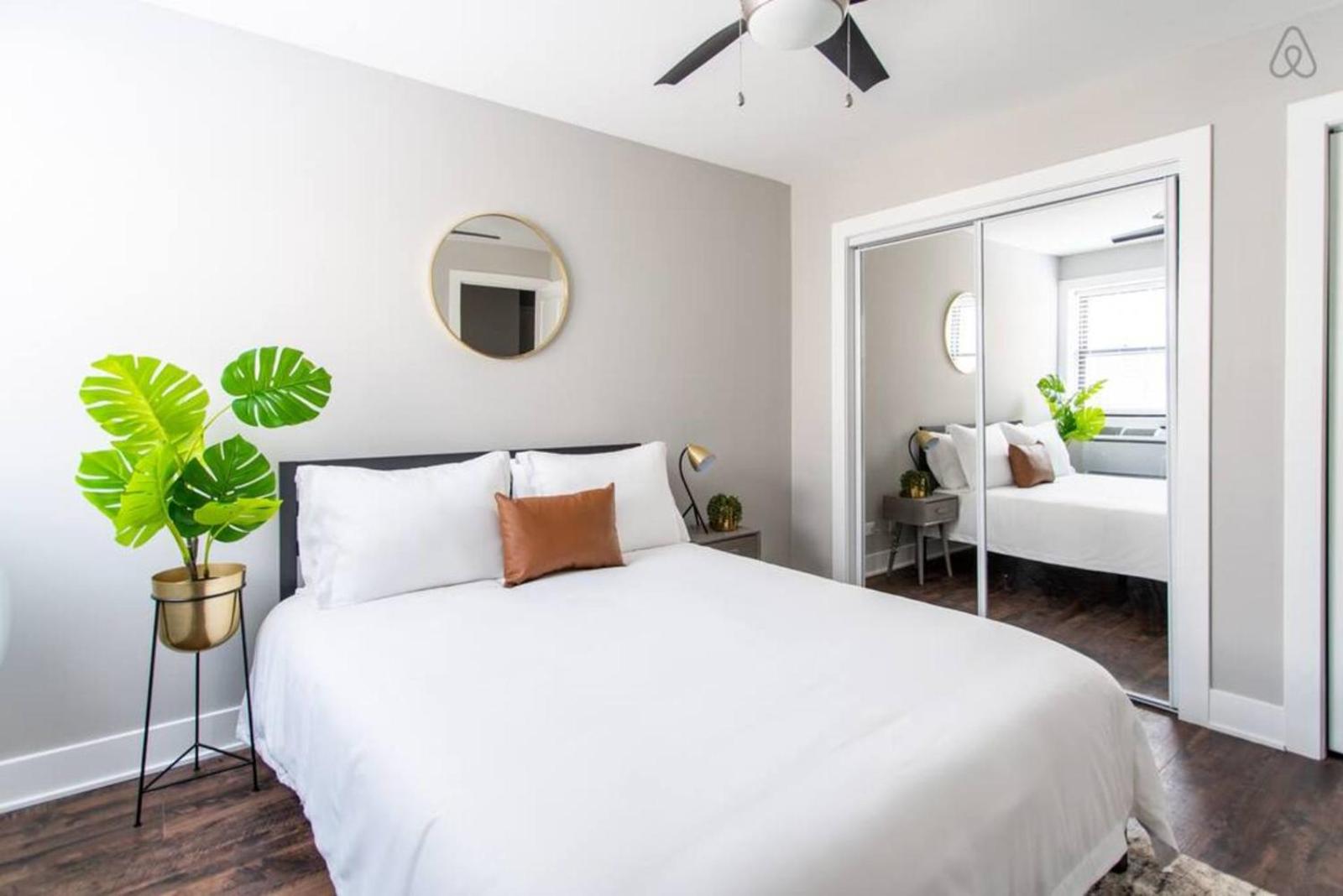 Chic, Spotless & Great Location 1BR in Lakeview A3 Main image 2
